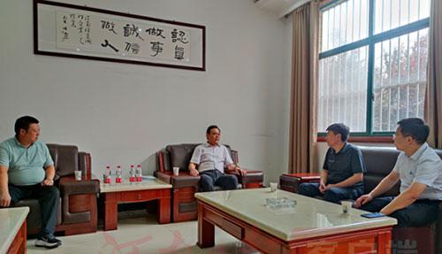汝州市委常委、統(tǒng)戰(zhàn)部長范響立到煜達(dá)閥門等民企走訪調(diào)研