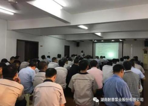 《職業(yè)健康與勞動(dòng)防護(hù)、特種作業(yè)人員培訓(xùn)、行車使用規(guī)范、安全預(yù)防及操作規(guī)程等》