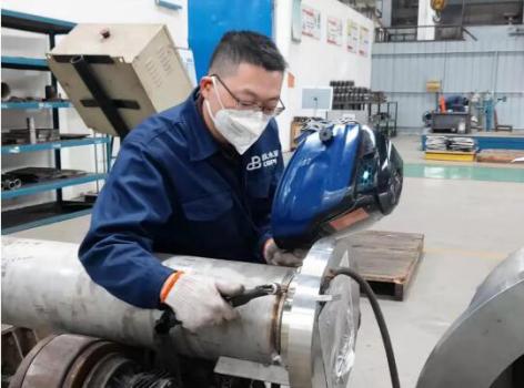 重慶水泵容器車間周胡獲中國通用機械工業(yè)協(xié)會“能工巧匠突出貢獻獎”