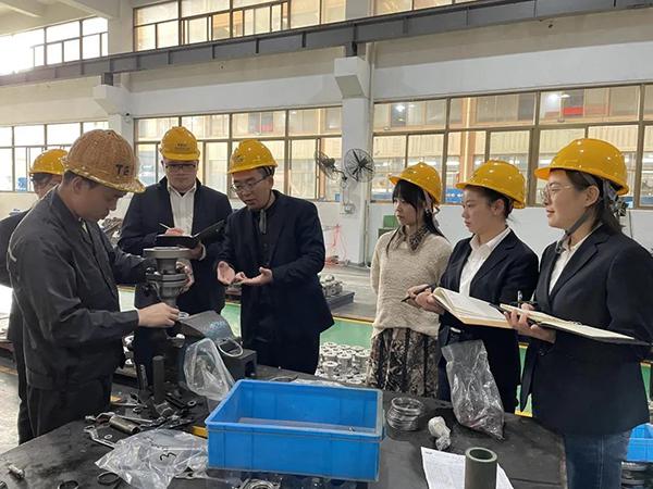特技閥門銷售精英團隊走進車間，零距離感受生產一線！