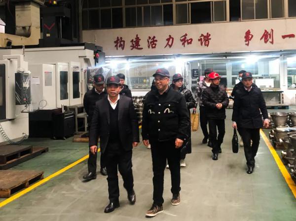 董慶華主任（左一） 集團總經理張曉東（右一）