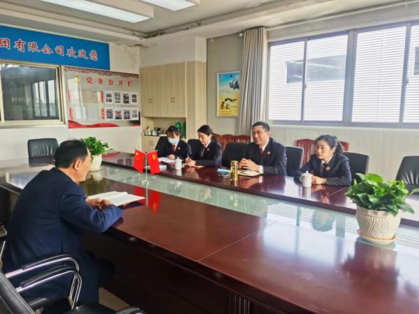 涇縣人民檢察院走進(jìn)江南泵閥開(kāi)展“新春訪企 普法先行”活動(dòng)