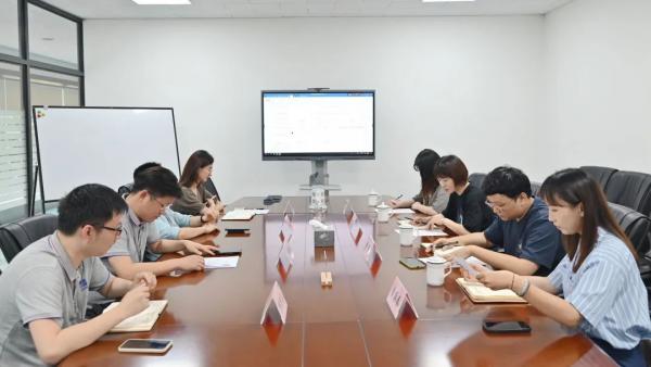 瑞安市商務(wù)局副局長(zhǎng)繆寒冰一行來(lái)訪(fǎng)嘉利特荏原泵業(yè)考察交流