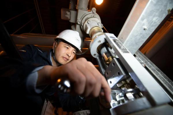 十年“磨”劍，終成核電安全閥檢修能手—中國(guó)廣核集團(tuán)董廣余